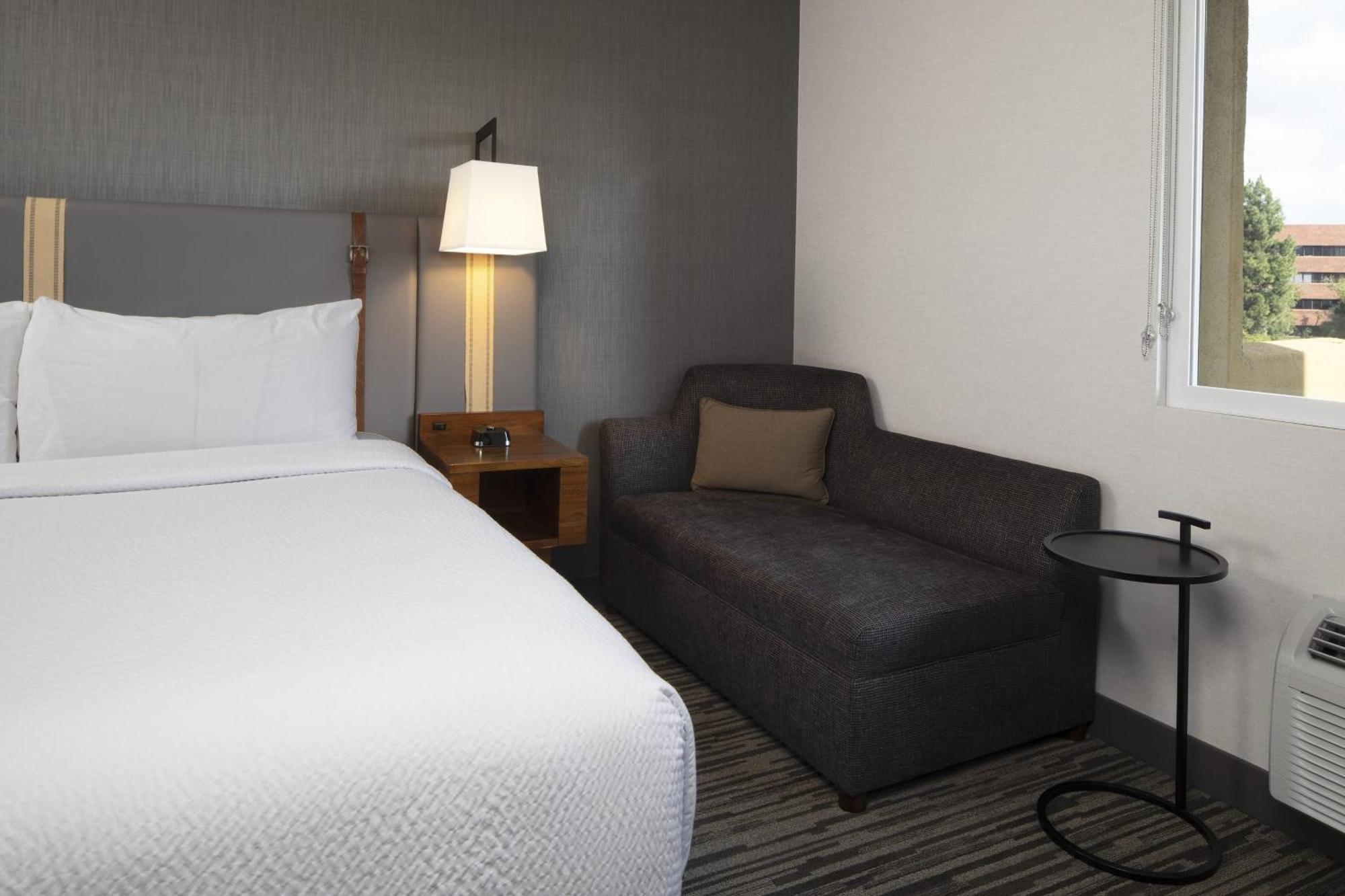 Four Points By Sheraton Angeles Westside Hotel 3*
