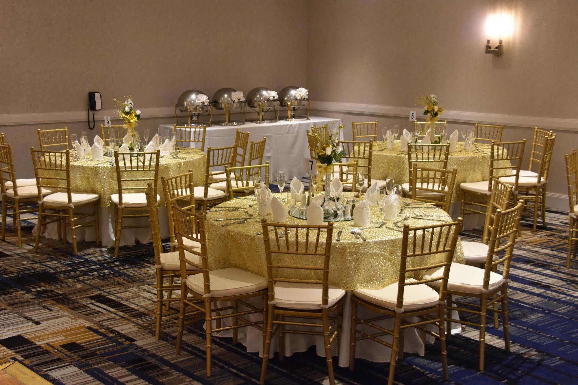 Four Points By Sheraton Angeles Westside Hotel 3*