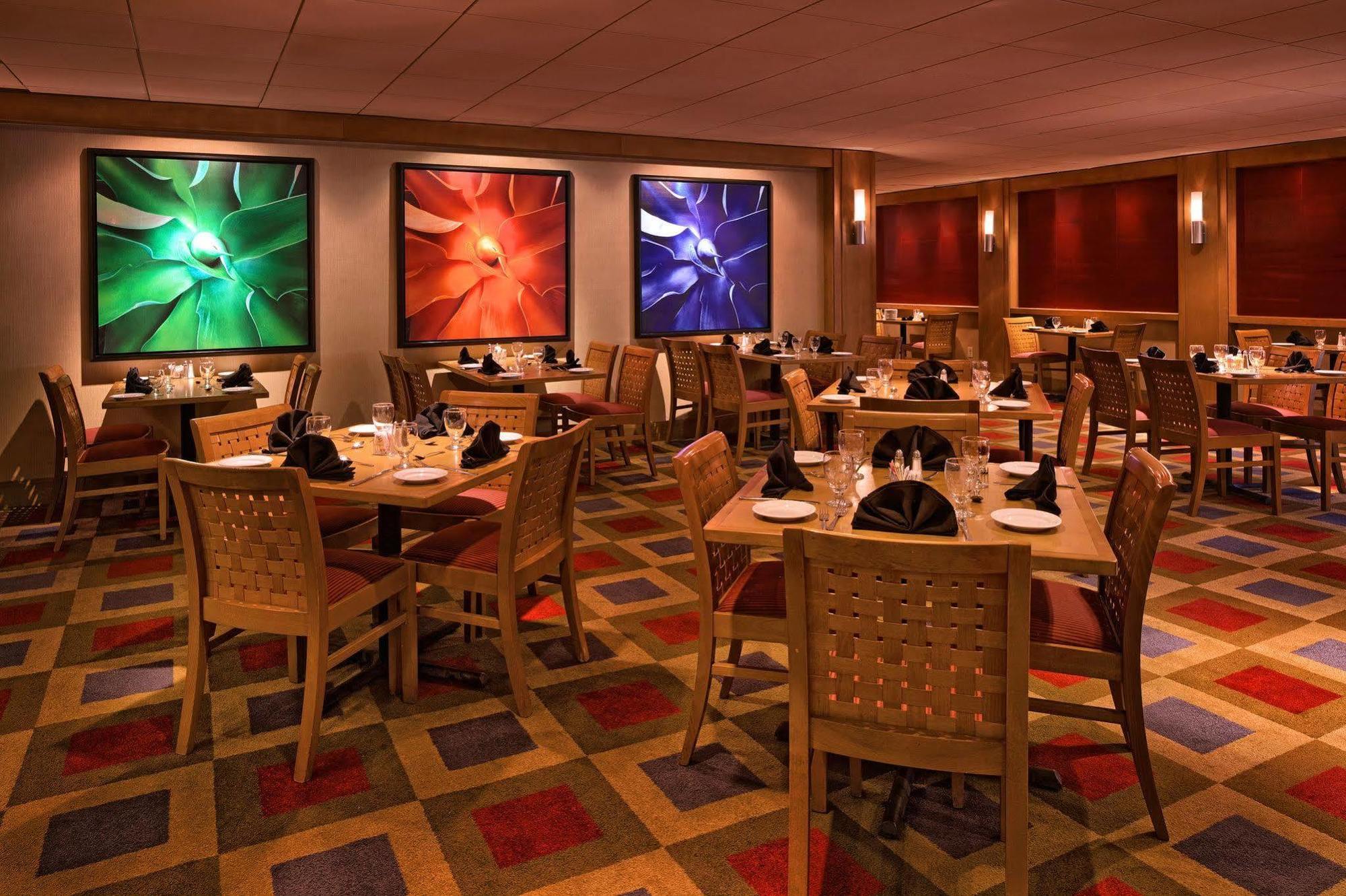 Four Points By Sheraton Angeles Westside Hotel 3*