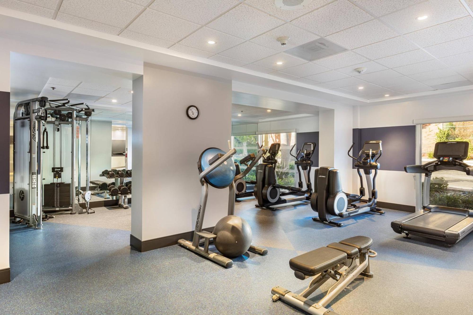 Four Points By Sheraton Angeles Westside Hotel 3*