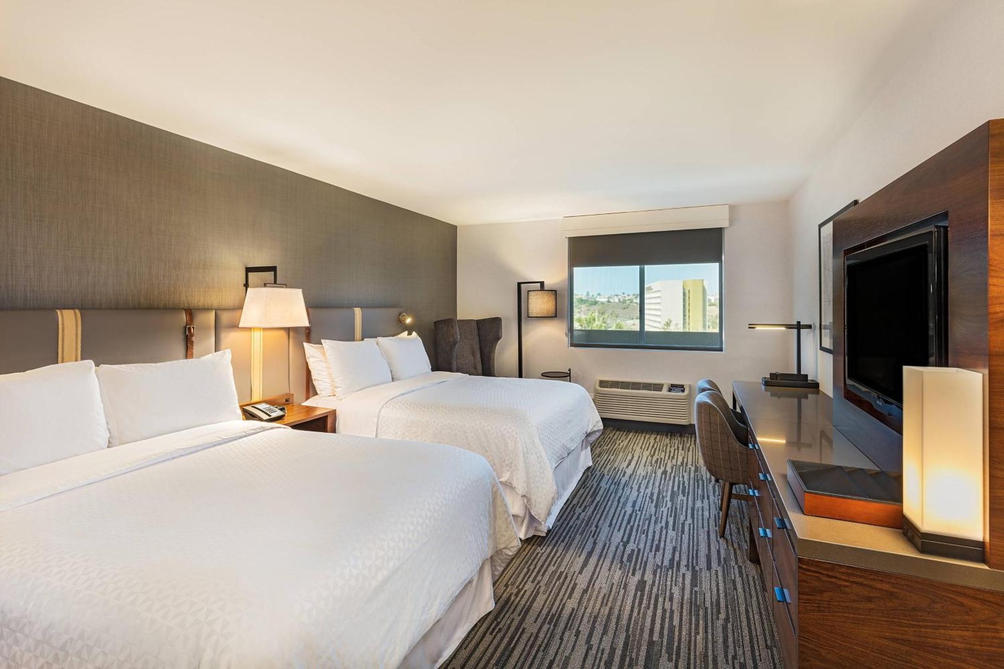 Four Points By Sheraton Angeles Westside