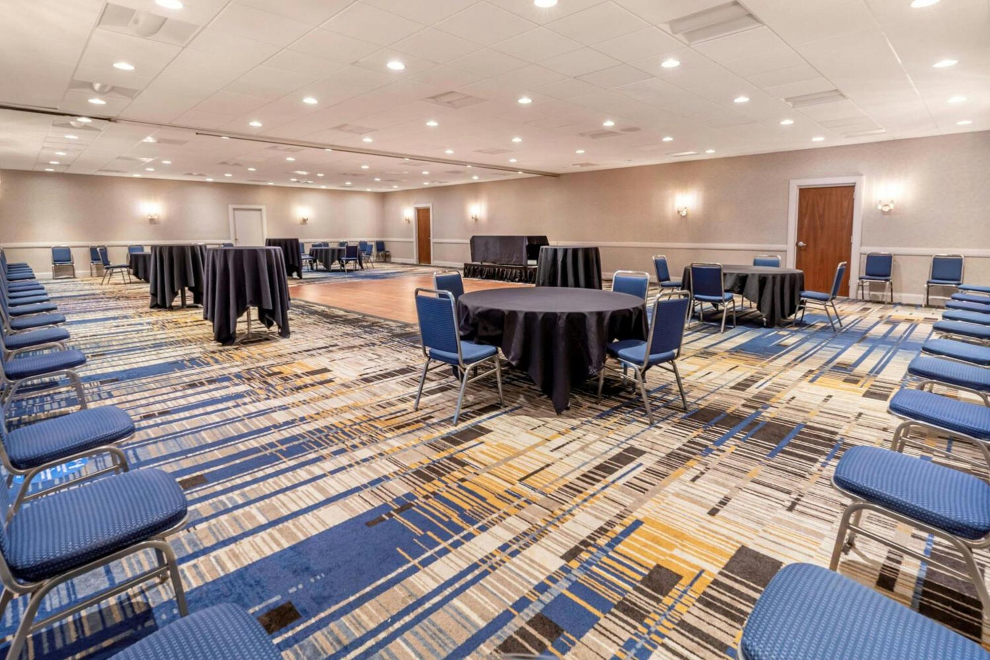 Four Points By Sheraton Angeles Westside Hotel 3*