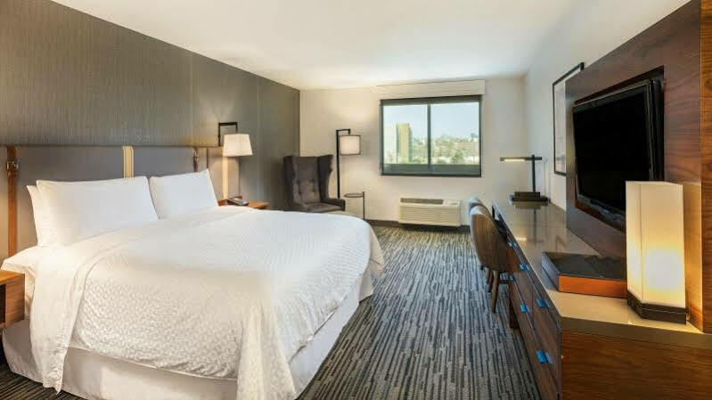 Four Points By Sheraton Angeles Westside Hotel