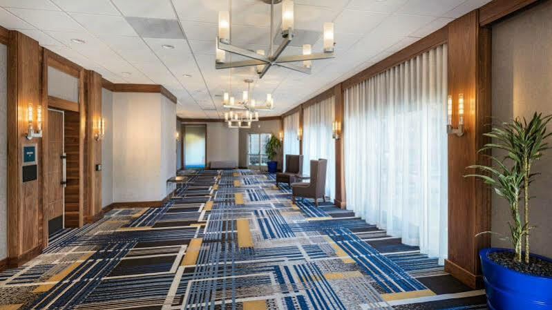 Four Points By Sheraton Angeles Westside Hotel 3*